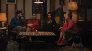 Sac à bandoulière Signare Tapestry Slouch porté par Rosie (Jessie Cave) comme on le voit dans Buffering (S02E02)