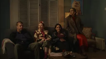 Chaussettes Asos Design portées par Rosie (Jessie Cave) comme on le voit dans Buffering (S02E02)