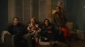 Chaussettes Asos Design portées par Rosie (Jessie Cave) comme on le voit dans Buffering (S02E02)