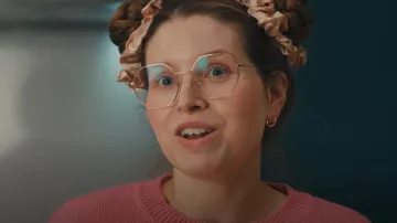 Lunettes Oxtagon d’inspiration vintage récupérées portées par Rosie (Jessie Cave) comme on le voit dans Buffering (S02E03)