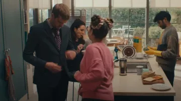 Easilocks Dream Hair Made Easi Scrunchies porté par Rosie (Jessie Cave) comme on le voit dans Buffering (S02E03)