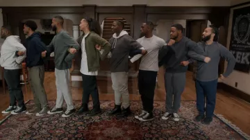 Dr. Martens 1460 Bottes en cuir à 8 yeux portées par Cam Watkins (Mitchell Edwards) comme on le voit dans All American: Homecoming (S02E11)