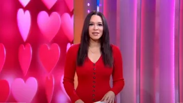 LPA Kavala Sweater Vestido usado por Megan Ryte como se ve en Good Morning America el 14 de febrero de 2023