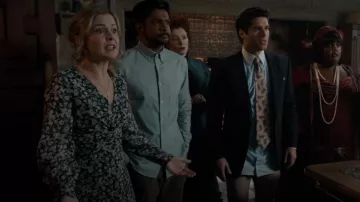 Minirobe en soie à manches longues à imprimé floral Club Monaco portée par Samantha (Rose McIver) vue dans Ghosts (S02E14)