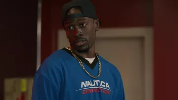 Maillot de hockey de compétition Nautica en bleu porté par Gary alias GZA (Johnell Young) vu dans Wu-Tang: An American Saga (S03E01)