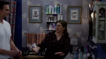 Ba&Sh Cathel Top usado por Kat (Mayim Bialik) como se ve en Call Me Kat (S03E14)