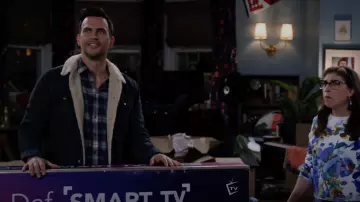 Veste Faherty Timberline portée par Max (Cheyenne Jackson) vue dans Call Me Kat (S03E14)