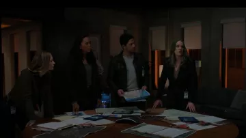 Paige Sevilla Body porté par Emily Prentiss (Paget Brewster) vu dans Criminal Minds (S16E09)