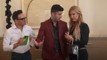 Prada Re-Edition 1995 Mini sac à main en cuir brossé porté par Tracy Tutor comme on le voit dans Million Dollar Listing Los Angeles (S14E09)