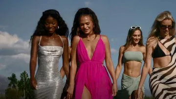 Asos Design Fuller Bust Plunge Sheer Maxi Beach Dress porté par Olivia Hawkins vu dans Love Island (S09E26)