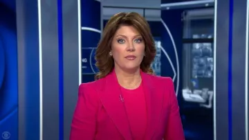 Michael Kors Collection Georgina Blazer de un solo pecho usado por Norah O'Donnell como se ve en CBS Evening News el 14 de febrero de 2023