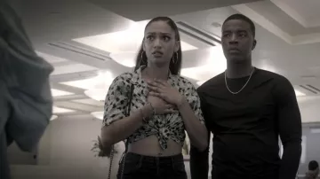 Sandro Rosa Printed Tie Front Shirt porté par Olivia Baker (Samantha Logan) vu dans All American (S04E01)