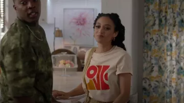 Sandro Love Print T Shirt porté par Olivia Baker (Samantha Logan) vu dans All American (S04E03)