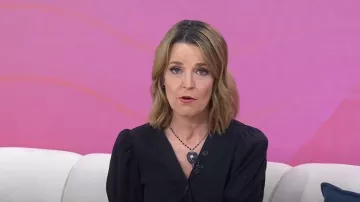 Derek Lam 10 Crosby Heather T-shirt côtelé porté par Savannah Guthrie comme vu dans Aujourd’hui le 16 février 2023