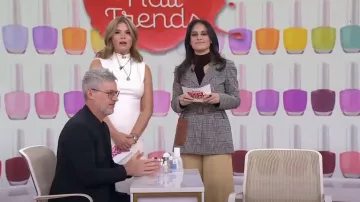 Staud Paprika Glen Plaid Belted Jacket porté par Donna Farizan comme vu dans Aujourd’hui avec Hoda & Jenna le 20 février 2023