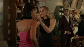Chiara Boni La Petite Robe Halter Ruffle Robe Midi portée par Laura Fine-Baker (Monet Mazur) vue dans All American (S04E07)