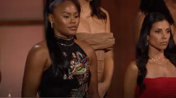 Sherri Hill Black Embellie Mini robe à paillettes ornée portée par Sierra Jackson comme on le voit dans The Bachelor (S26E05)