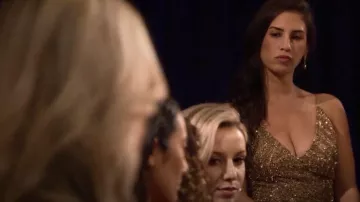 Sherri Hill V-Neck Sequins Robe fourreau portée par Geneviève Parisi vue dans The Bachelor (S26E05)