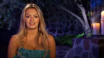 Eliya la etiqueta Josephine Vestido usado por Cat Wong como se ve en The Bachelor (S27E02)