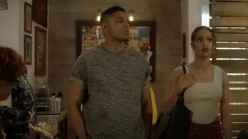 Kenzo All Over Animal Print T Shirt porté par Jordan Baker (Michael Evans Behling) vu dans All American (S04E11)