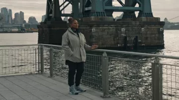 Givenchy Baskets hautes Giv 1 TR Mesh, Suede & Leather pour hommes portées par Robyn McCall (Queen Latifah) comme on le voit dans The Equalizer (S03E08)