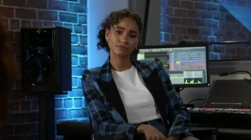 Smythe Patch Pocket Duchess Blazer usado por Layla Keating (Greta Onieogou) como se ve en All American (S04E13)