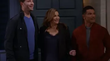 Cami Nyc Racer Soie Charmeuse Cami porté par Constance Marie vu dans How I Met Your Father (S02E05)