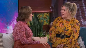 Ulla Johnson Noelle Maxi Robe Floral Silk Tie-Cuff Tight Dress portée par Kelly Clarkson comme vu dans The Kelly Clarkson Show le 10 février 2023