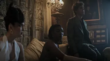 Erdem Benedict Pantalones florales bordados usados por Adam (Lukas Gage) como se ve en You (S04E05)
