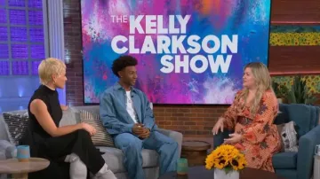Ulla Johnson Linnea Floral Silk Long Sleeve Maxi Dress usado por Kelly Clarkson como se ve en The Kelly Clarkson Show el 15 de febrero de 2023