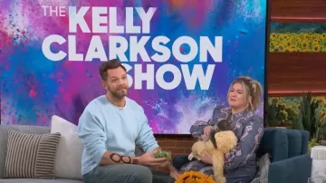 Zimmermann Vitali Linen Maxi Vestido usado por Kelly Clarkson como se ve en The Kelly Clarkson Show el 16 de febrero de 2023