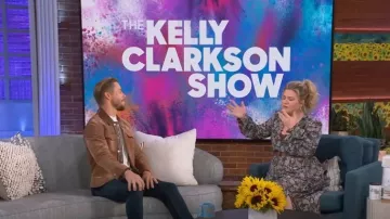 Zadig y Voltaire Rabella Maxi vestido tejido con estampado floral usado por Kelly Clarkson como se ve en The Kelly Clarkson Show el 17 de febrero de 2023