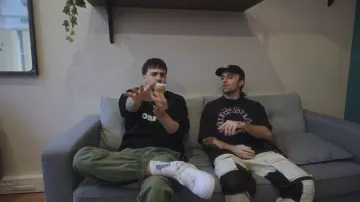 Diesel Cargo Pants worn by Squeezie in TROUVE LE GÂTEAU ! #2 (Avec @Squeezie) YouTube video by Joyca