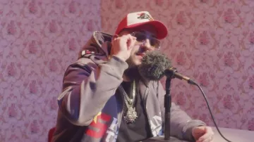 Le sweatshirt à capuche zippé porté par Caballero pendant le freestyle Grünt #49
de Caballero & JeanJass