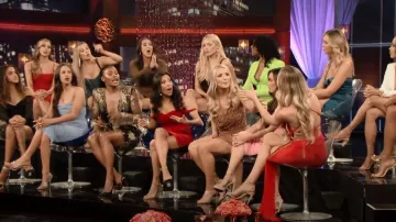 Christian Louboutin Black Pumps Heels usados por Sierra Jackson como se ve en The Bachelor (S26E09)