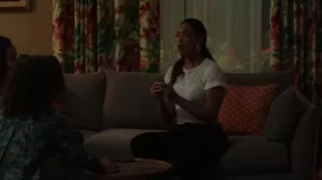 A.L.C. Frankie T-Shirt usada por Tommy Vega (Gina Torres) como se ve en 9-1-1: Lone Star (S04E05)