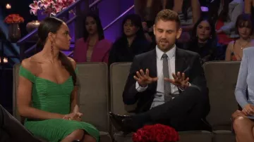 Vestido verde Majorelle descarado sin hombros usado por Michelle Young como se ve en The Bachelor (S26E11)