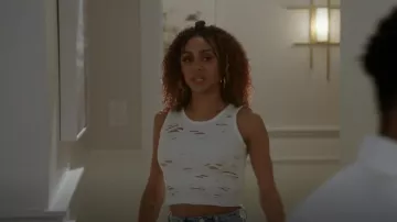 R13 Distressed Cotton Tank usado por Patience (Chelsea Tavares) como se ve en All American (S04E19)