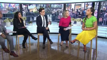 Sandales Vinci Duffryn portées par Robin Arzon comme on le voit dans Aujourd’hui le 21 février 2023