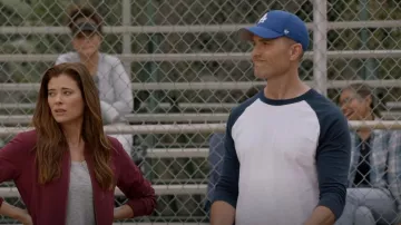 New Era Replica Core Classic Twill 9Twenty Gorra de sombrero ajustable usada por Tim Bradford (Eric Winter) como se ve en The Rookie (S05E11)