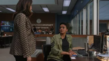 Rails Loren Patch Button-Front Shirt usada por Nyla Harper (Mekia Cox) como se ve en The Rookie (S05E12)