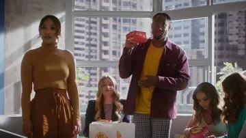 L'Agence Nicky Cutout Turtleneck Sweater usado por Iris West-Allen (Candice Patton) como se ve en The Flash (S08E04)