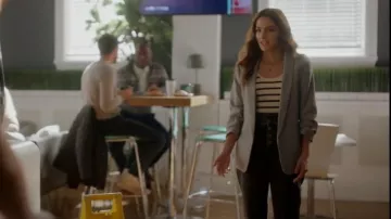 Zara Buttoned Baggy Jeans usados por Allegra Garcia (Kayla Compton) como se ve en The Flash (S08E08)