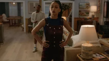 Dsquared2 Dungarees sueltos usados por Olivia Baker (Samantha Logan) como se ve en All American (S04E20)
