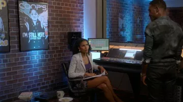 Minijupe à carreaux taille haute Topshop portée par Layla Keating (Greta Onieogou) vue dans All American (S04E20)