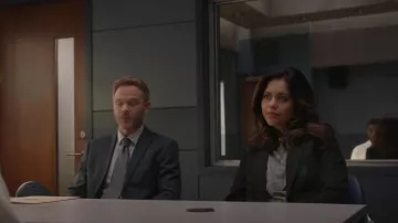 Tee-shirt graphique Paige Ryo dans Starman porté par Angela Lopez (Alyssa Diaz) comme vu dans The Rookie (S05E13)