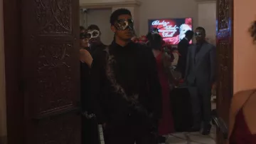 Alexander McQueen Floral Sash Jacquard Chaqueta usada por Damon Sims (Peyton Alex Smith) como se ve en All American: Homecoming (S02E12)