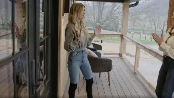 Stuart Weitzman Highland Boots portés par Christina El Moussa vus dans Christina in the Country (S01E06)