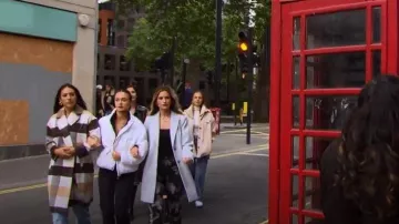 Aura Escape The Ordinary Ivory Plaid usado por Mercedes Northup como se ve en The Bachelor (S27E05)