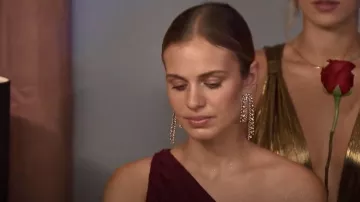Ettika Crystal Arch Statement Pendientes usados por Jessica Girod como se ve en The Bachelor (S27E05)